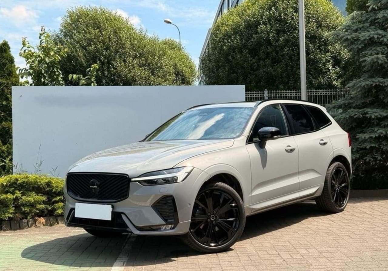 Volvo XC 60 B5 B AWD Plus Black Edition aut