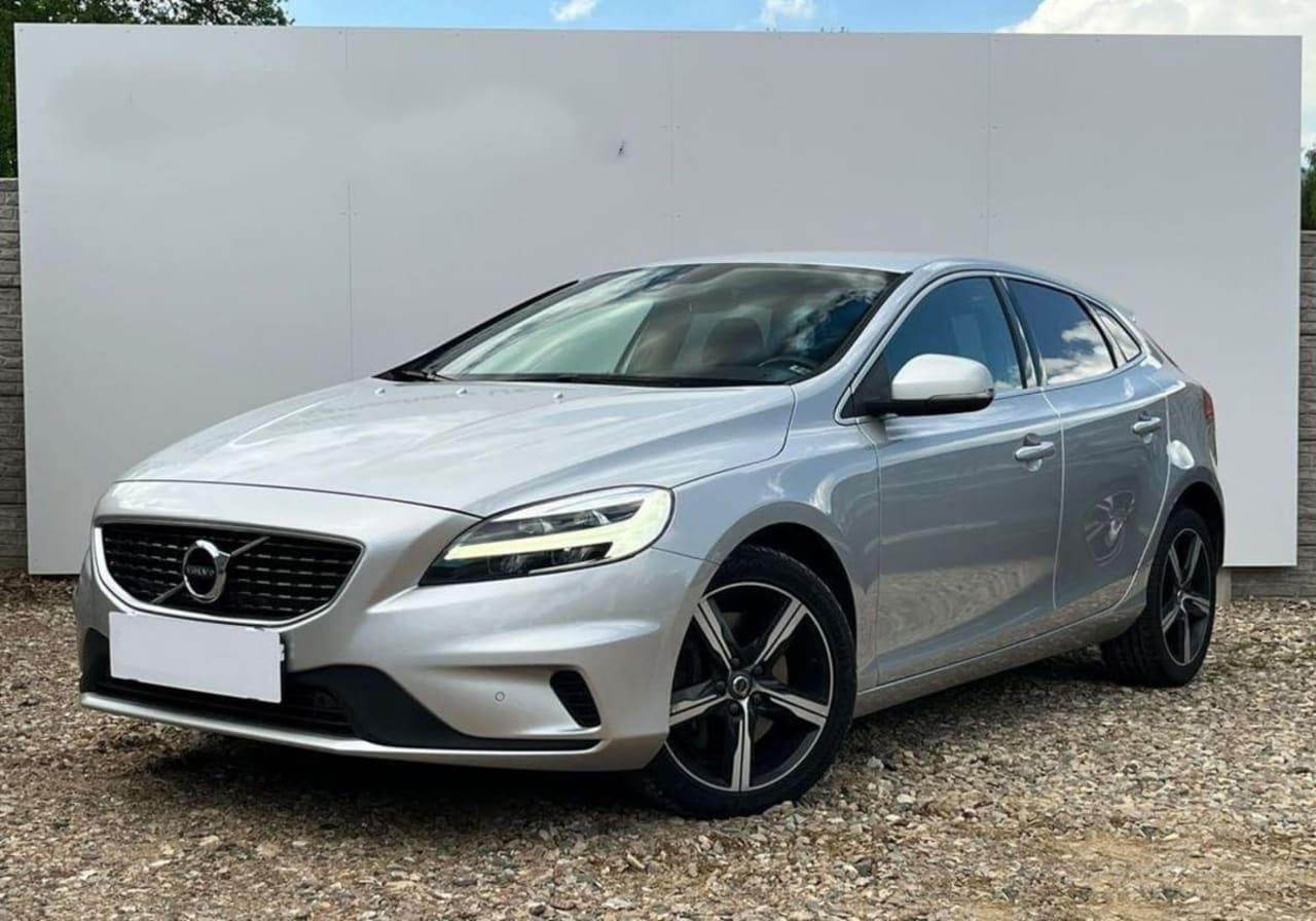 Volvo V40 T3 Drive-E R-Design Momentum aut