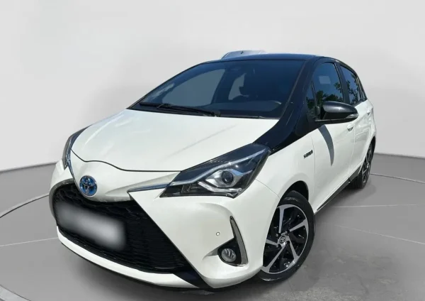 Toyota  Yaris Hybrid 100 Selection