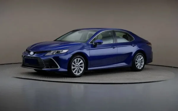 Toyota Camry 2.5 Hybrid Comfort CVT 2023 - gebrauchtes Leasingfahrzeug