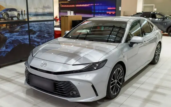 Toyota Camry 2.5 Hybrid Dynamic Force Executive e-CVT 2024 - gebrauchtes Leasingfahrzeug