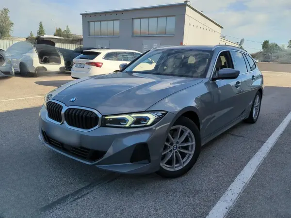 BMW Seria 3 320i aut 2022 - gebrauchtes Leasingfahrzeug