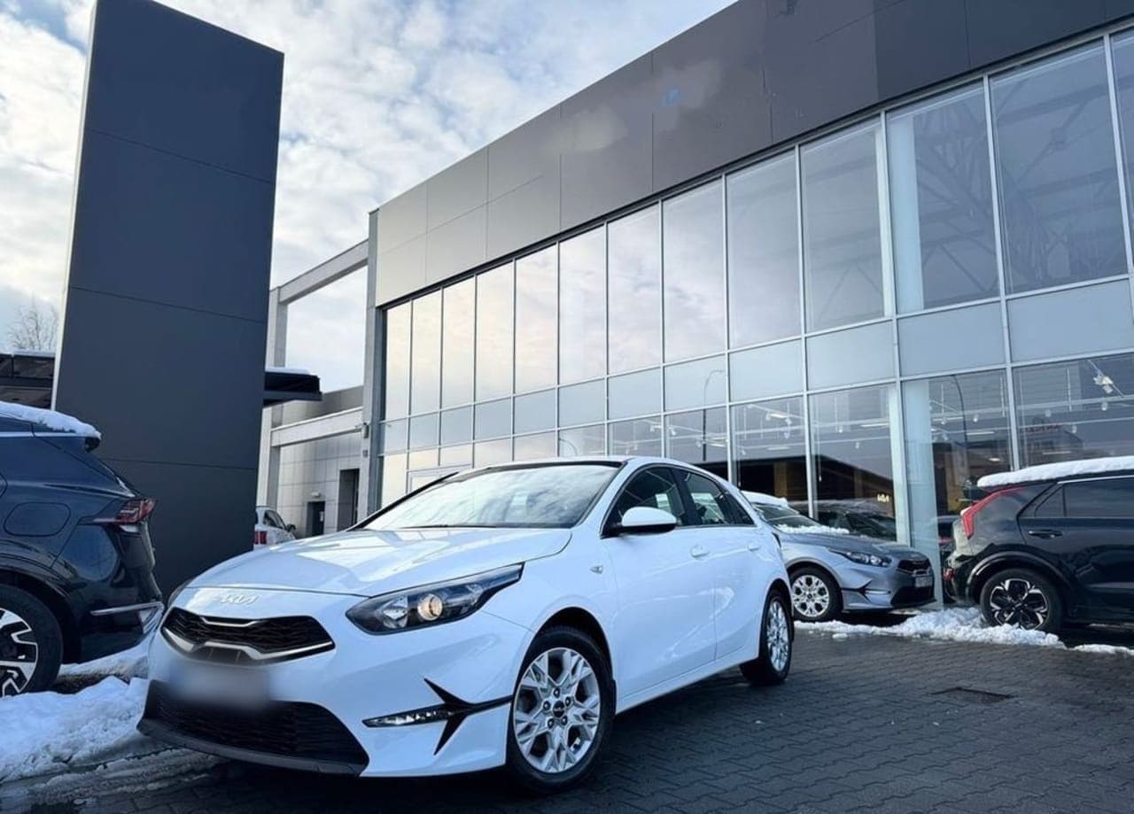 Kia Ceed 1.5 T-GDI M DCT 2023 - używany samochód w leasingu