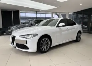 Alfa Romeo  Giulia 2.0 Turbo Sprint aut