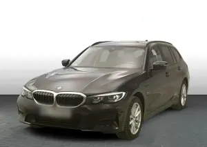 BMW Seria 3 330e xDrive aut