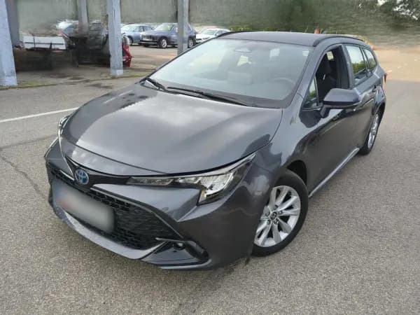 Toyota Corolla 1.8 Hybrid Comfort 2023 - używany samochód w leasingu