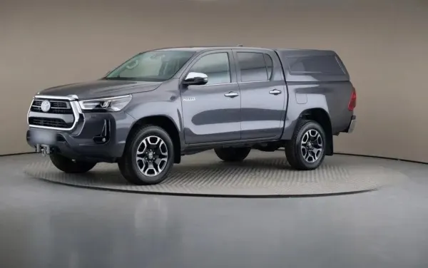 Toyota Hilux 2.8 D-4D Double Cab SR5 4x4 2023 - używany samochód w leasingu