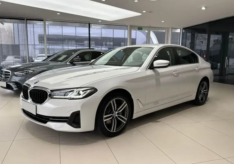 BMW Seria 5 520i mHEV aut