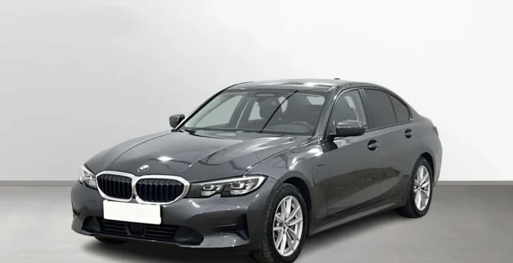 BMW Seria 3 330e xDrive Advantage aut