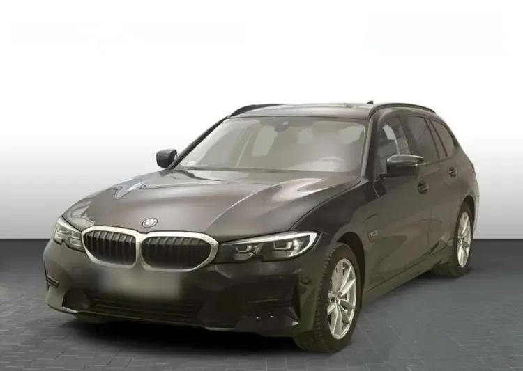 BMW Seria 3 330e xDrive aut