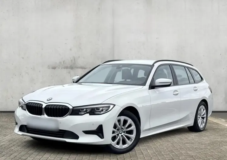 BMW Seria 3 318i Advantage aut