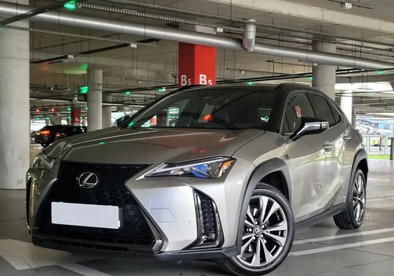 Lexus UX 300h F Sport Design 2024 - used car for lease