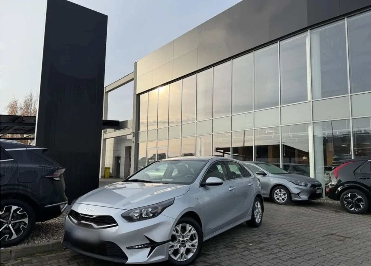 Kia Ceed 1.5 T-GDI M DCT 2023 - używany samochód w leasingu