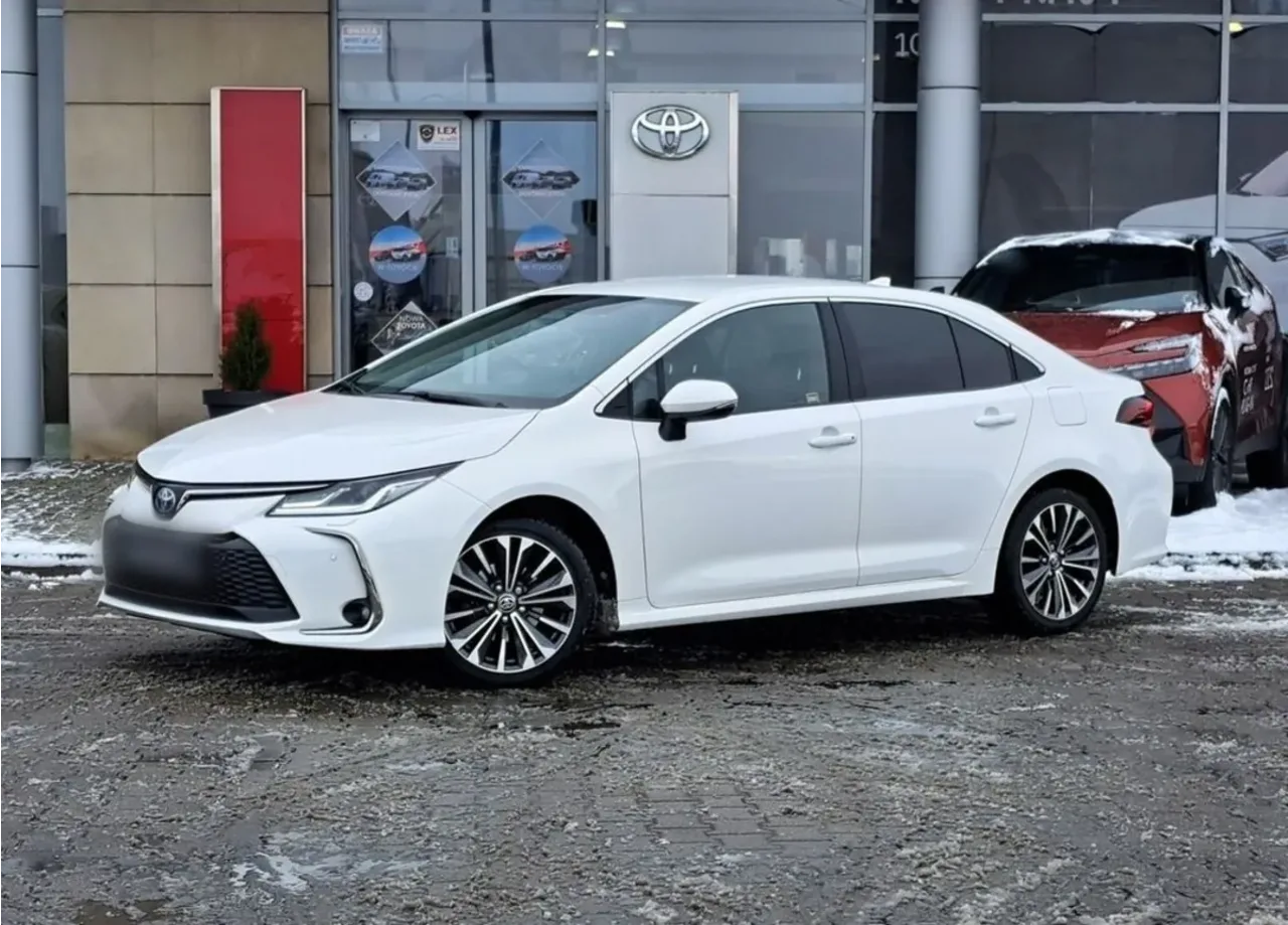 Toyota Corolla 1.8 Hybrid Style 2024 - używany samochód w leasingu