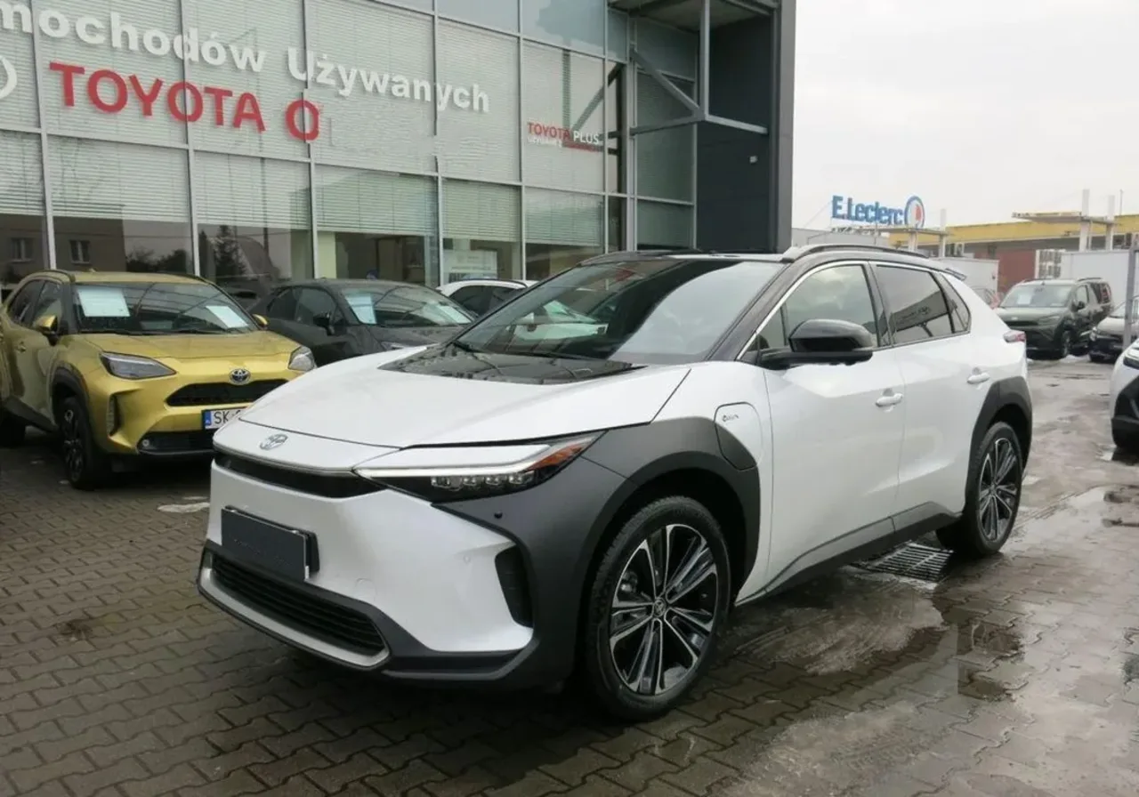 Toyota bZ4X 71.4kWh 4x4 Executive 2024 - używany samochód w leasingu