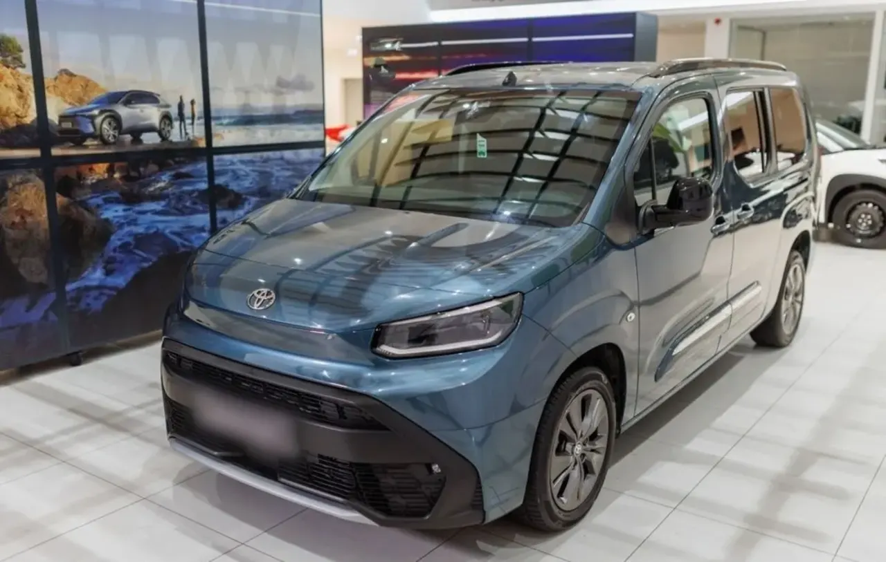 Toyota Proace City Verso Long 1.5 D-4D Family aut 2024 - gebrauchtes Leasingfahrzeug