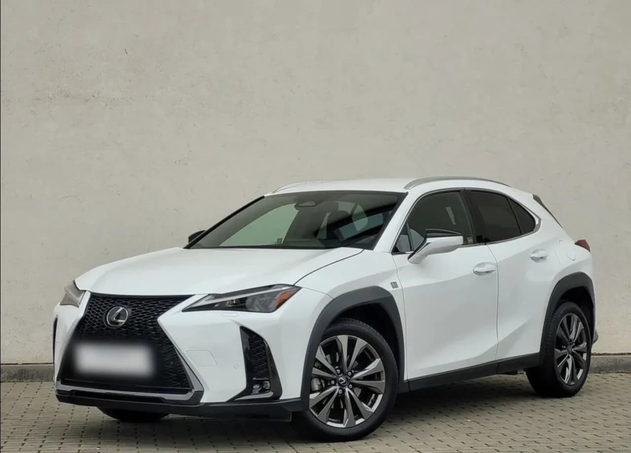 Lexus UX 300h F Sport Design 2024 - używany samochód w leasingu