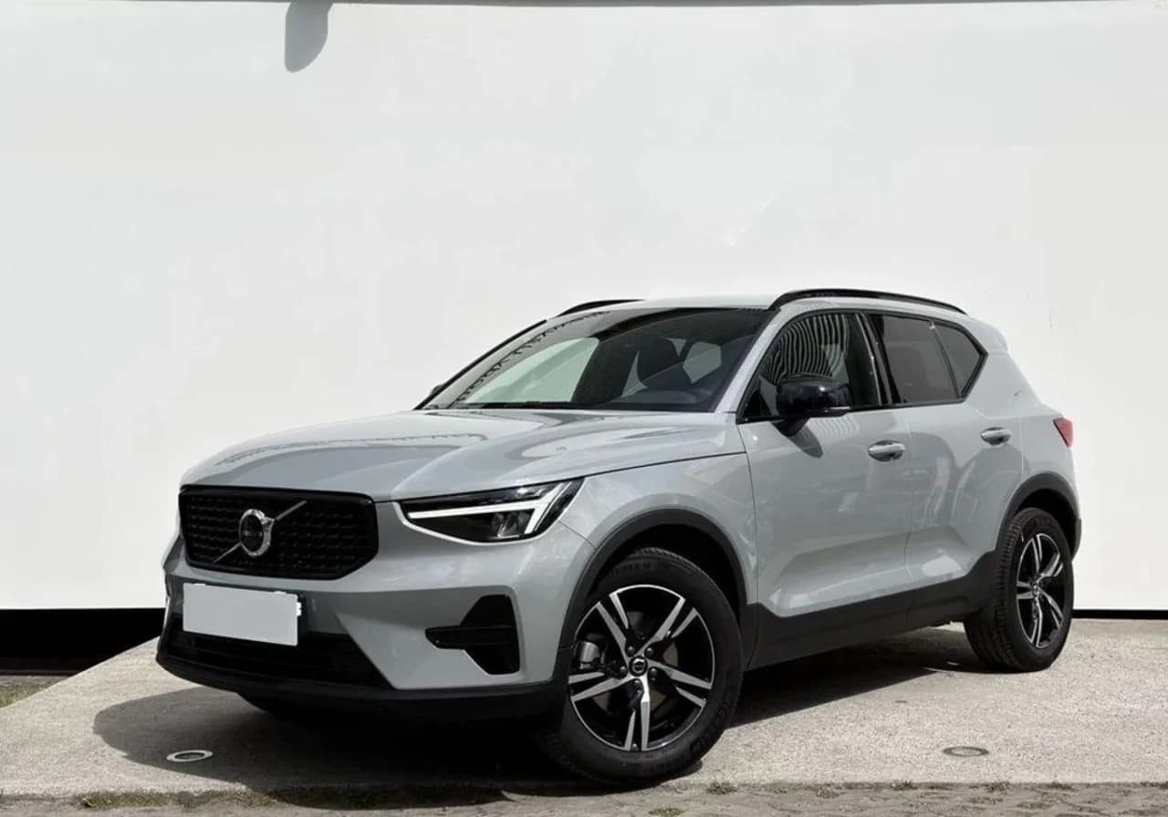 Volvo XC 40 B3 Plus Dark aut 2025 - używany samochód w leasingu