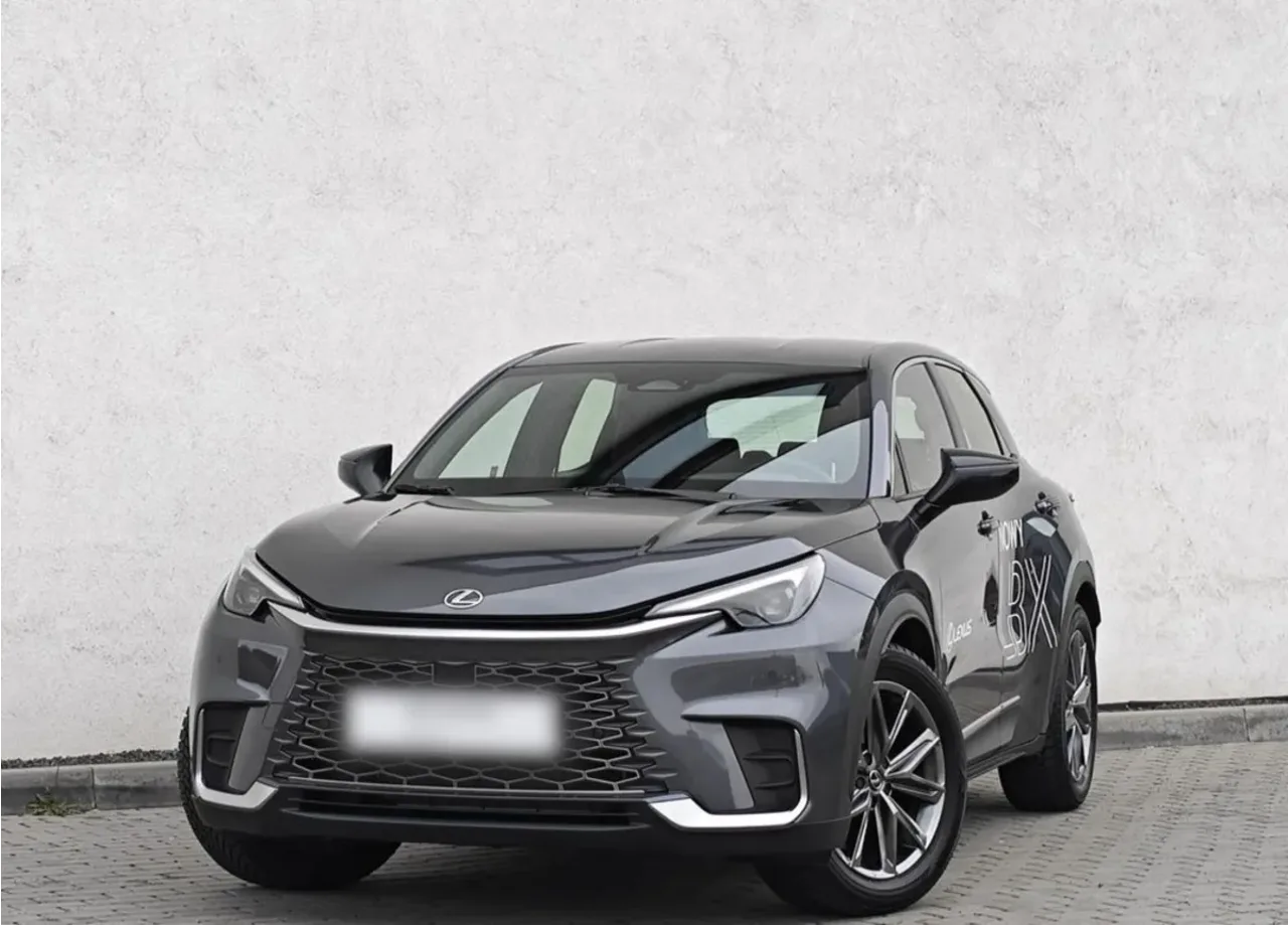 Lexus LBX 1.5 Hybrid Relax 2025 - używany samochód w leasingu