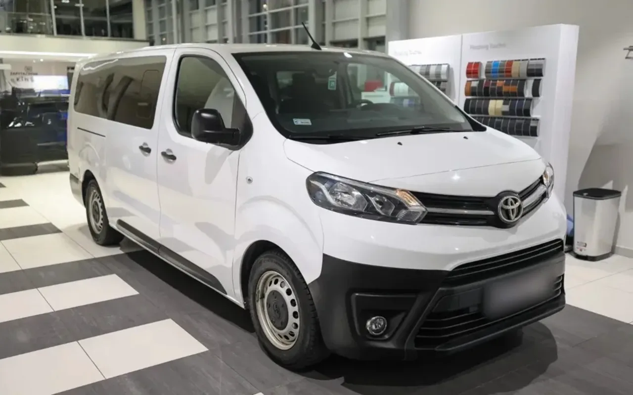 Toyota ProAce Kombi 2.0 D-4D Long 2,8t 2022 - gebrauchtes Leasingfahrzeug