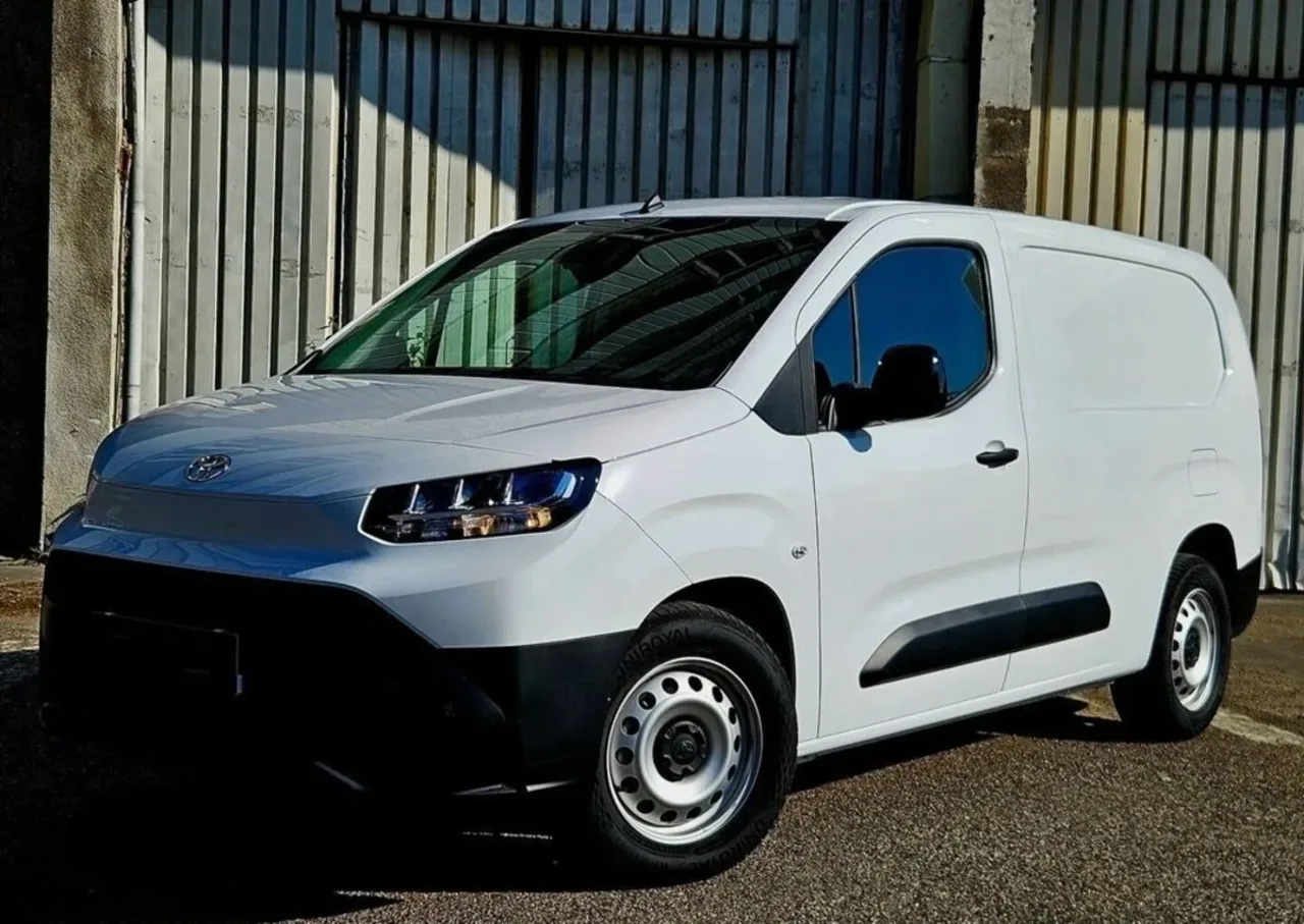 Toyota Proace City EV Long 2,4t Comfort 2025 - gebrauchtes Leasingfahrzeug