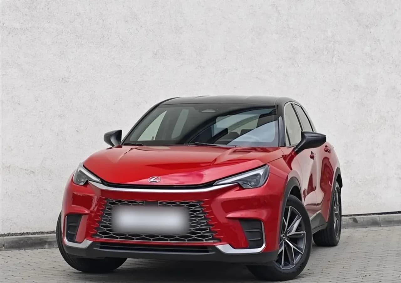Lexus LBX 1.5 Hybrid Emotion 2023 - używany samochód w leasingu