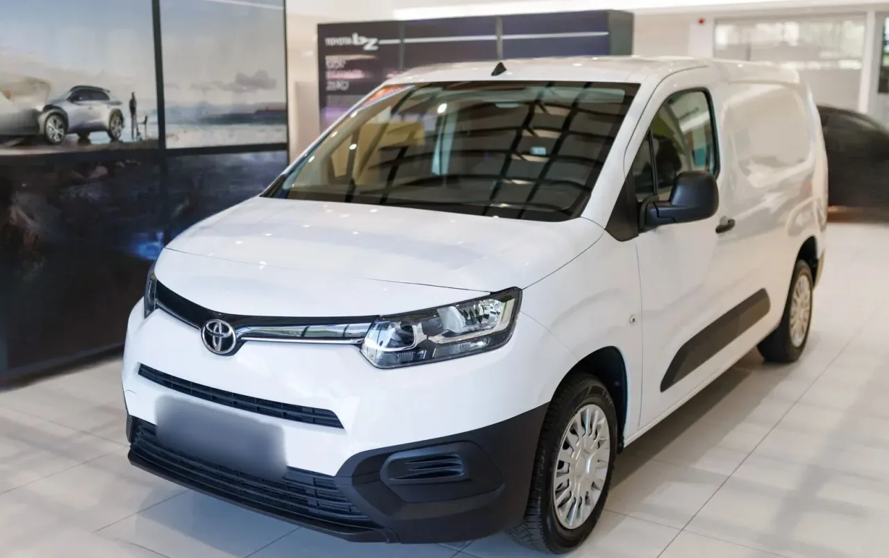 Toyota Proace City 1.5 D-4D Long 2,4t Active 2023 - used car for lease
