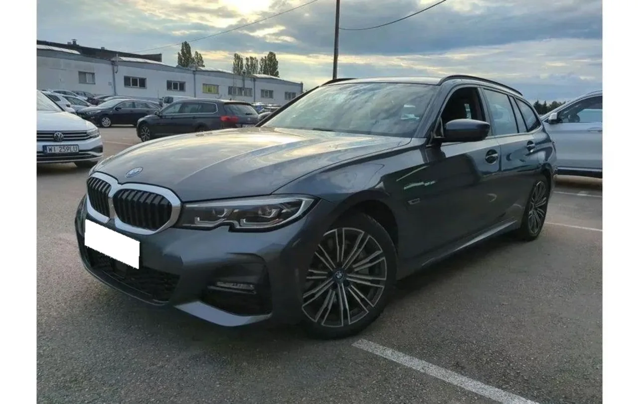 BMW Seria 3 330e aut 2022 - gebrauchtes Leasingfahrzeug