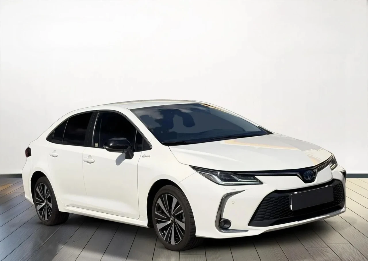 Toyota Corolla 1.8 Hybrid Style 2025 - używany samochód w leasingu