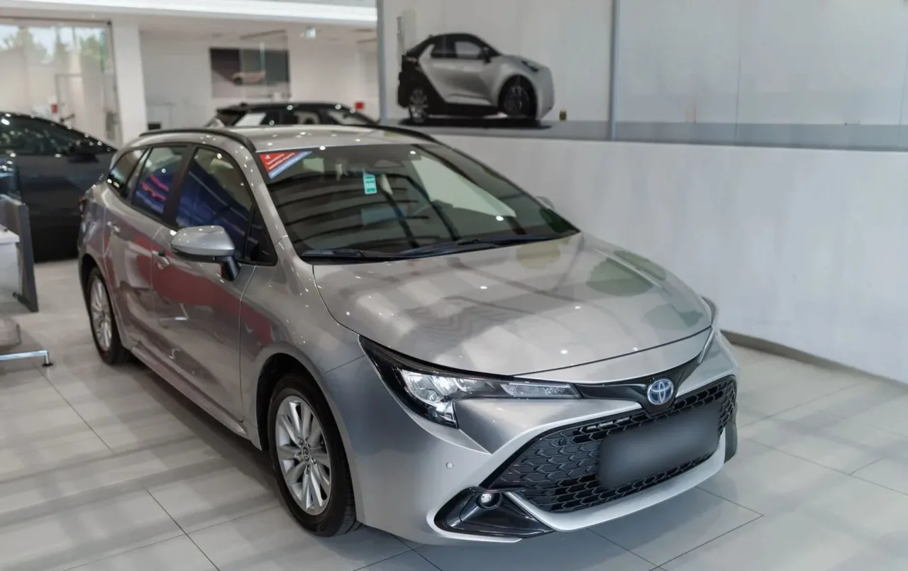 Toyota Corolla 1.8 Hybrid Comfort 2024 - używany samochód w leasingu