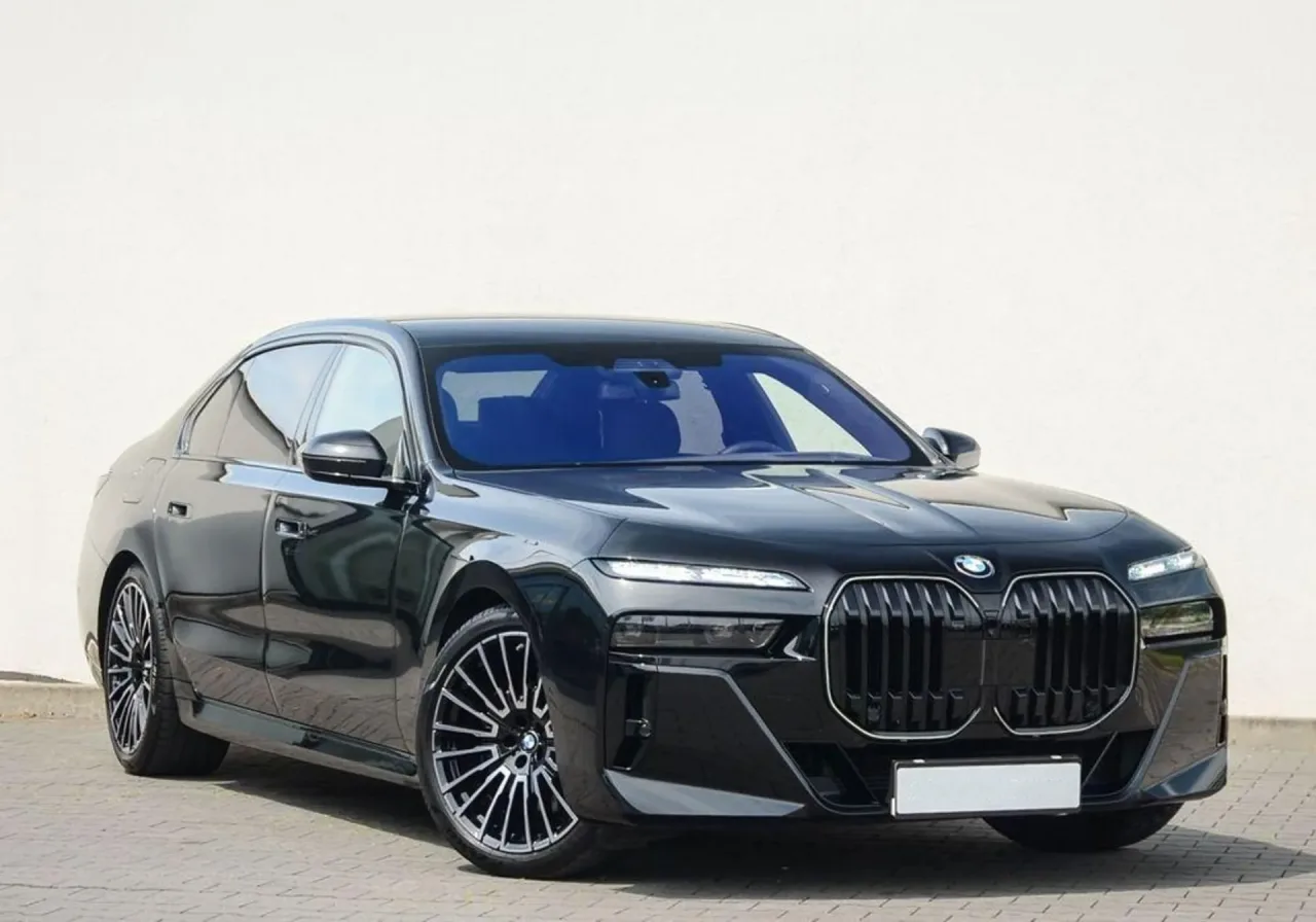 BMW Seria 7 740d xDrive mHEV M Sport sport-aut 2025 - używany samochód w leasingu