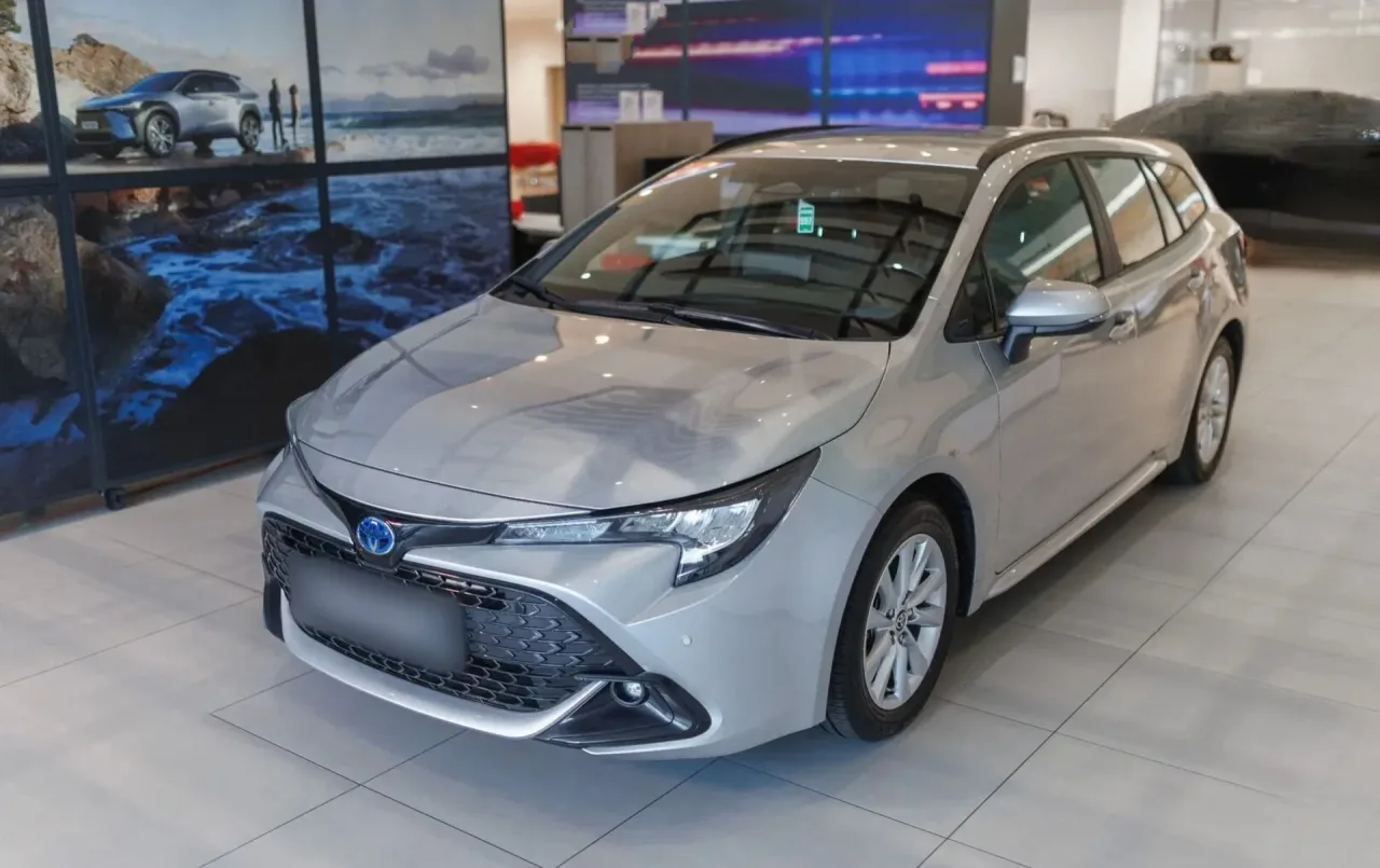 Toyota Corolla 1.8 Hybrid Comfort 2024 - używany samochód w leasingu