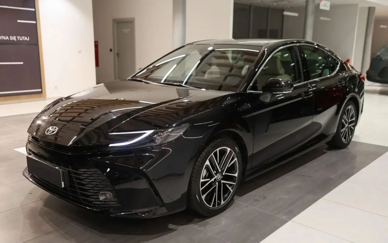 Toyota Camry 2.5 Hybrid Dynamic Force Prestige e-CVT 2024 - używany samochód w leasingu