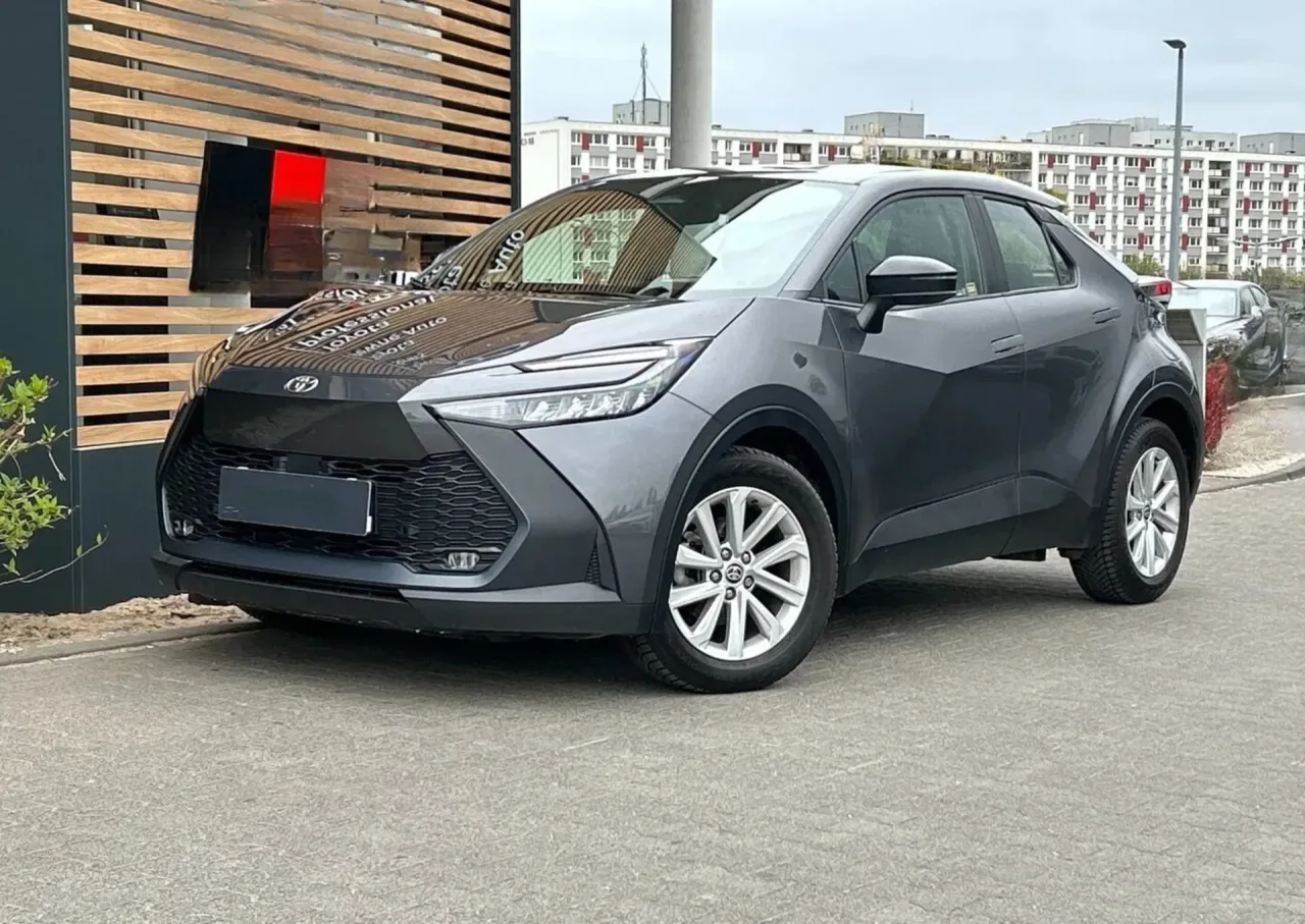 Toyota C-HR 1.8 Hybrid Comfort 2025 - używany samochód w leasingu