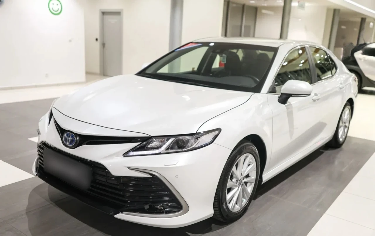 Toyota Camry 2.5 Hybrid Comfort CVT 2023 - używany samochód w leasingu