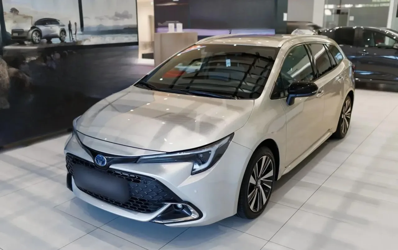 Toyota Corolla 1.8 Hybrid Style 2025 - gebrauchtes Leasingfahrzeug
