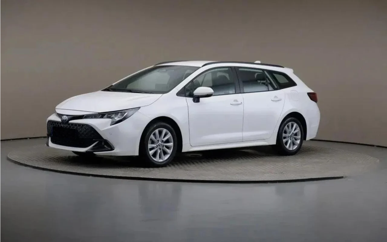 Toyota Corolla 1.8 Hybrid Comfort 2023 - używany samochód w leasingu