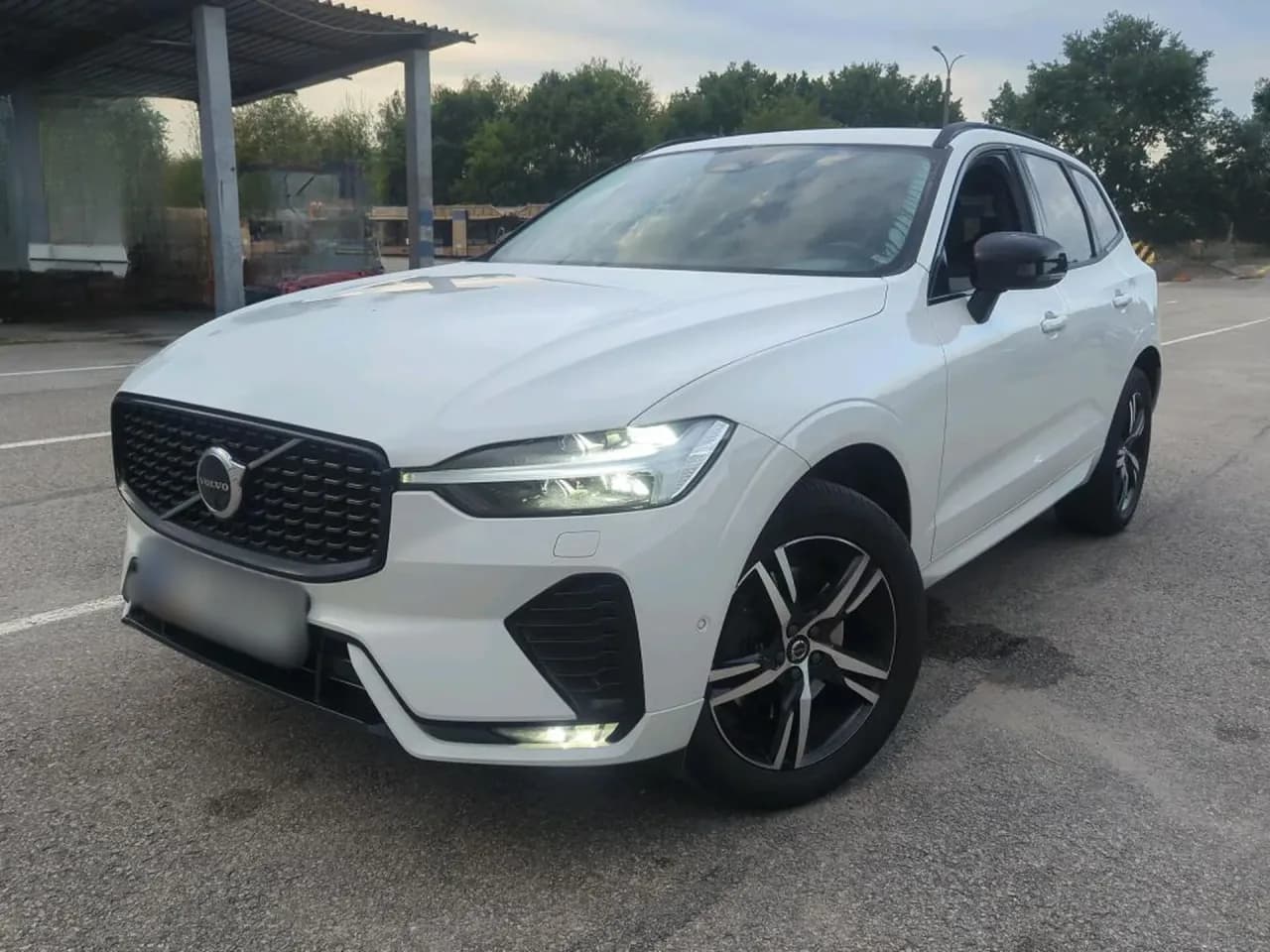 Volvo XC 60 B4 B R-Design aut 2022 - вживаний автомобіль в лізингу