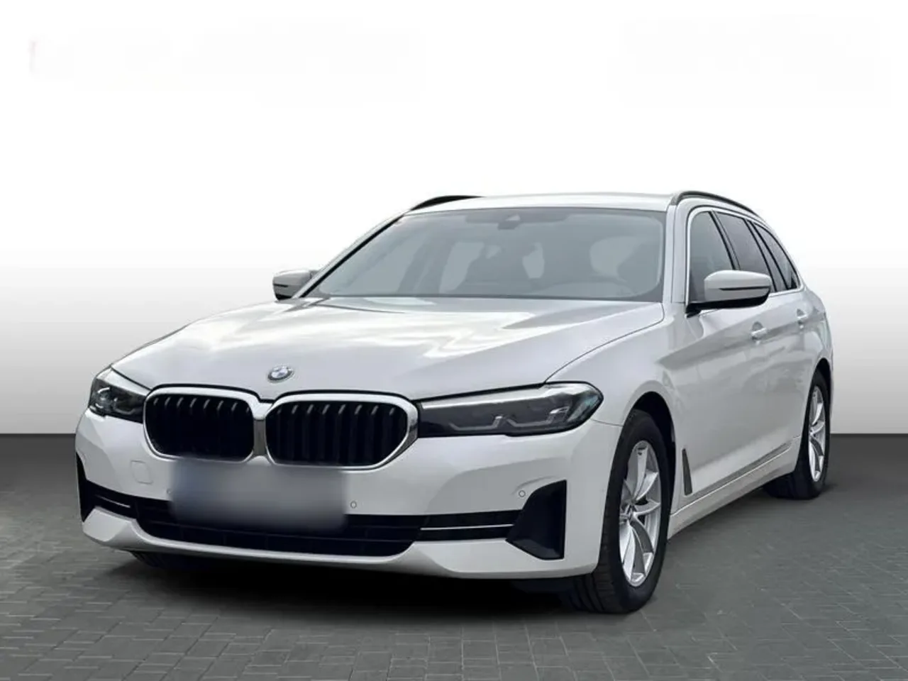 BMW Seria 5 520d xDrive mHEV aut 2022 - used car for lease