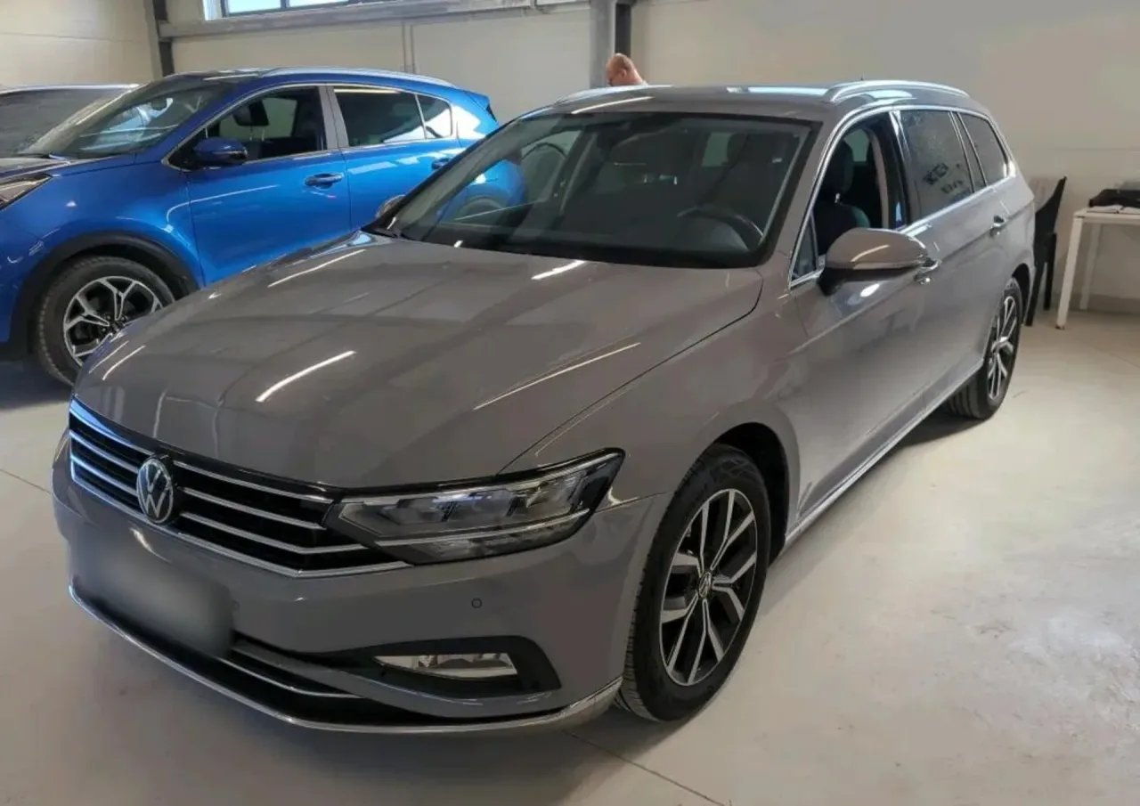 Volkswagen Passat 2.0 TDI EVO Elegance 2023 - gebrauchtes Leasingfahrzeug