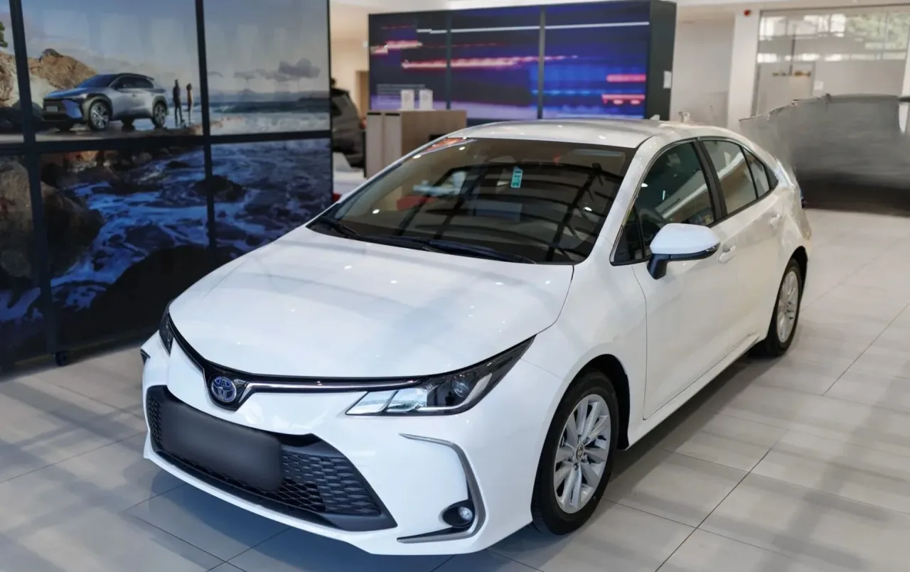 Toyota Corolla 1.8 Hybrid Comfort 2024 - używany samochód w leasingu