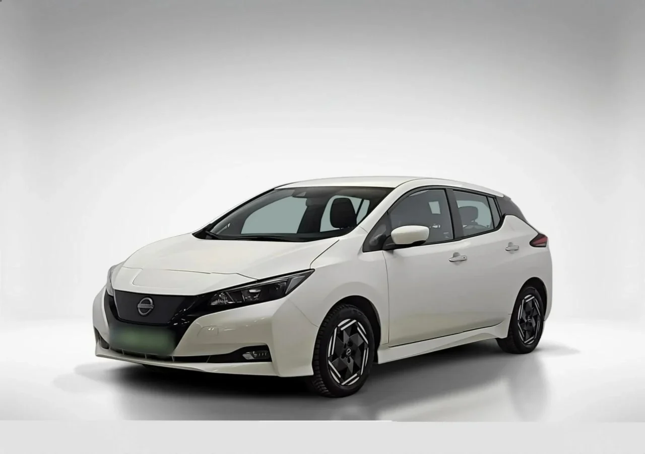 Nissan Leaf 40kWh Acenta 2023 - вживаний автомобіль в лізингу