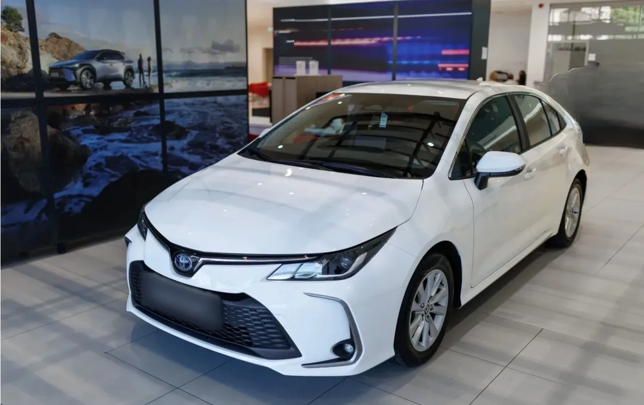 Toyota Corolla 1.8 Hybrid Comfort 2024 - używany samochód w leasingu