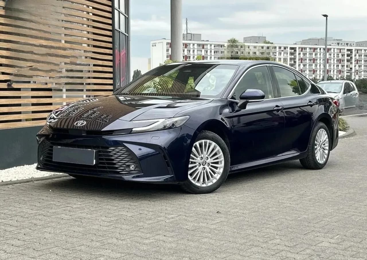 Toyota Camry 2.5 Hybrid Dynamic Force Comfort e-CVT 2024 - używany samochód w leasingu