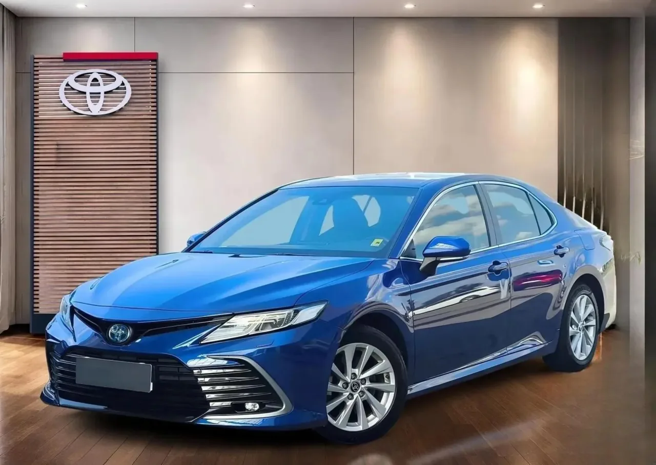 Toyota Camry 2.5 Hybrid Comfort CVT 2022 - używany samochód w leasingu