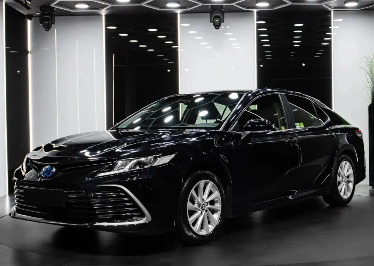Toyota Camry 2.5 Hybrid Comfort CVT 2022 - używany samochód w leasingu