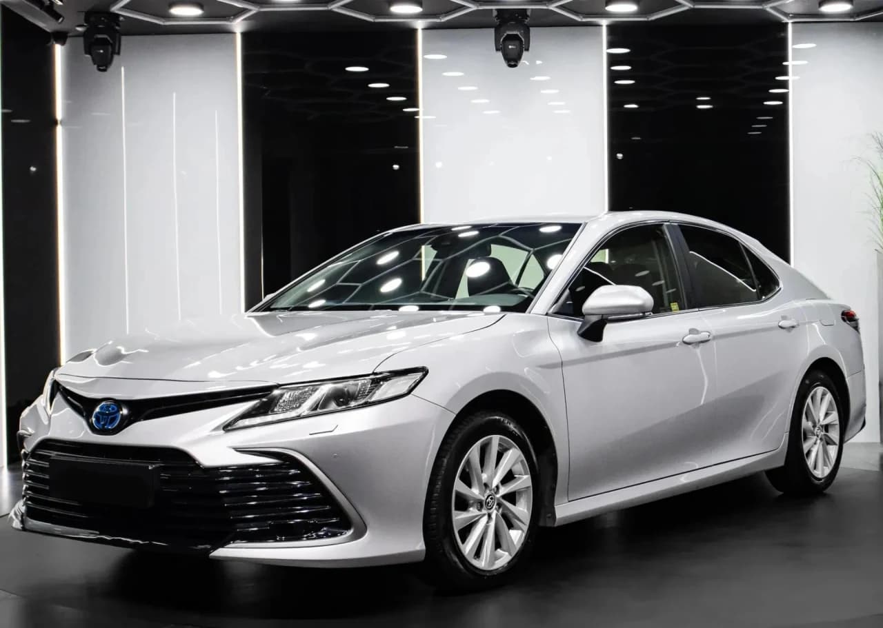 Toyota Camry 2.5 Hybrid Comfort CVT 2023 - gebrauchtes Leasingfahrzeug