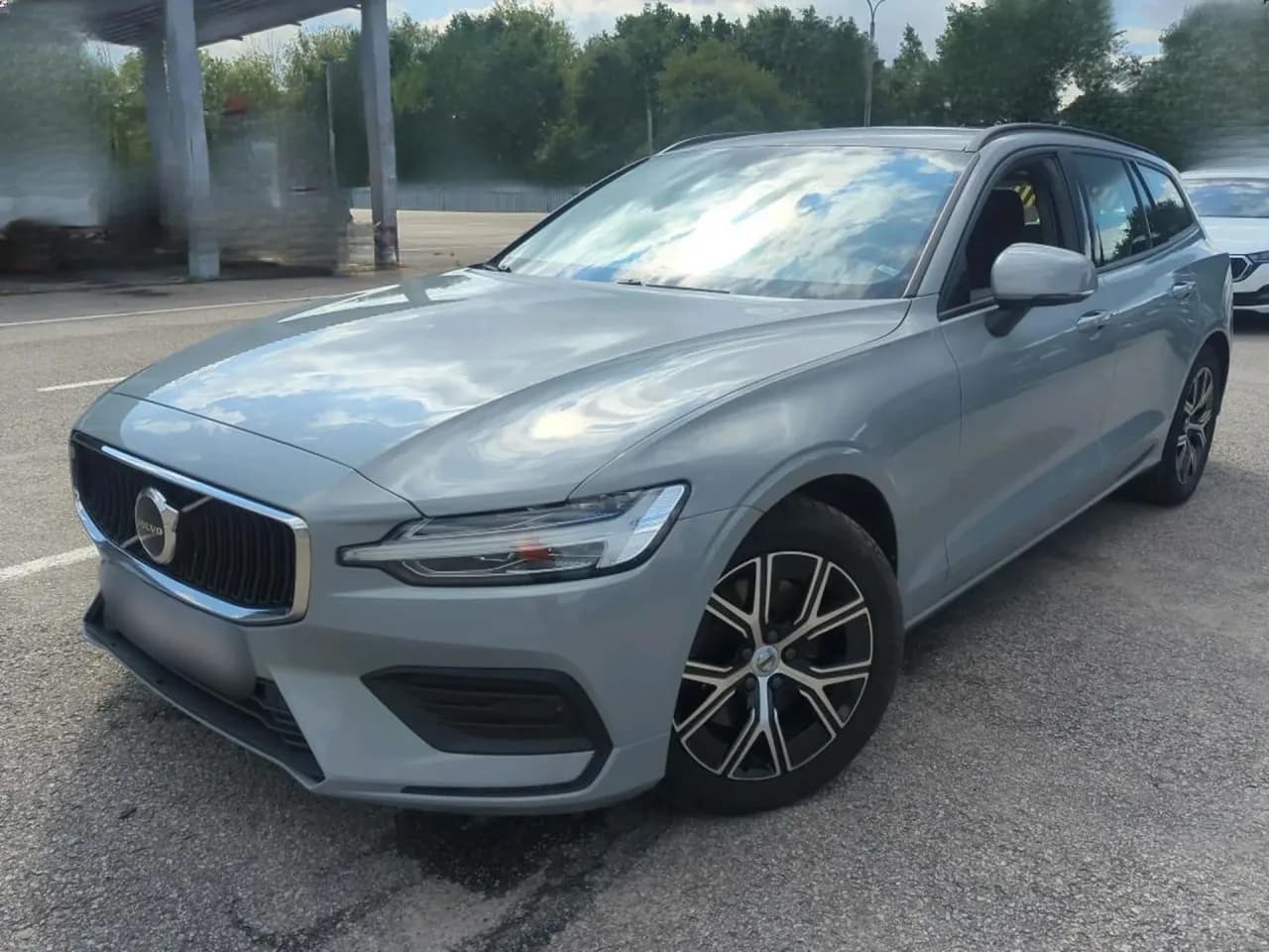 Volvo V60 B3 B Essential aut 2023 - używany samochód w leasingu
