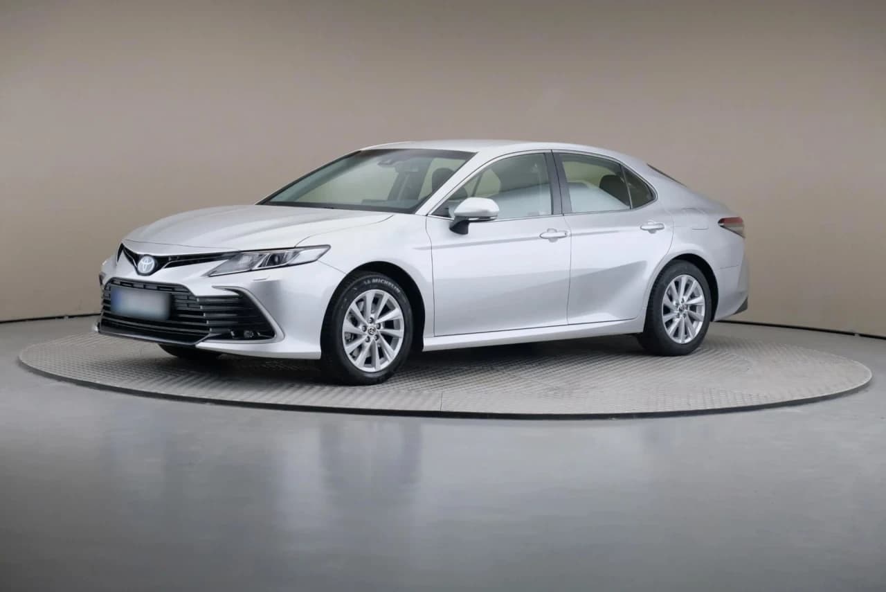 Toyota Camry 2.5 Hybrid Comfort CVT 2021 - używany samochód w leasingu