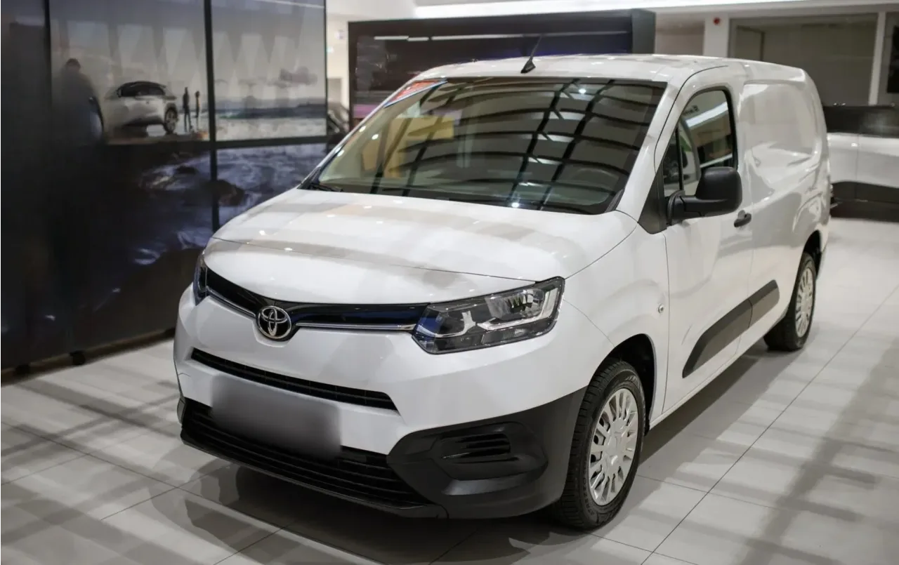 Toyota Proace City 1.5 D-4D Long 2,4t Active 2023 - gebrauchtes Leasingfahrzeug